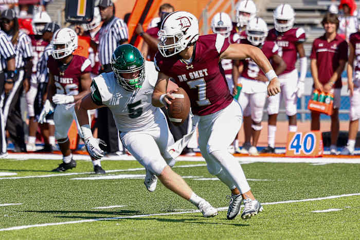 De Smet 2025 quarterback Dillon Duff